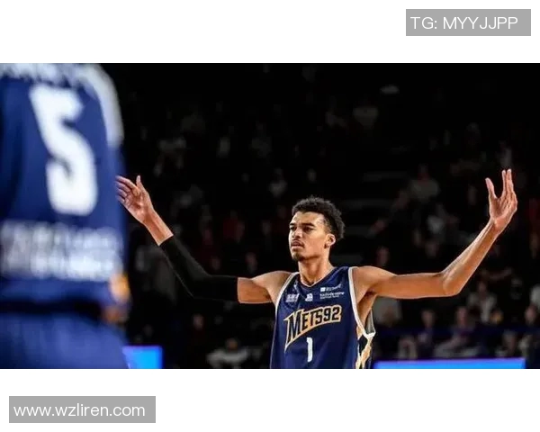 双塔的威力!文班&科内特半场10中7合砍21分12篮板 双塔的威力!文班&科内特半场10中7合砍21分12篮板