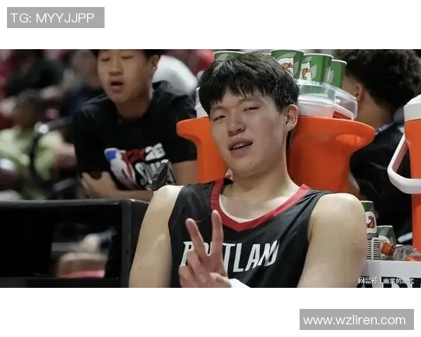 行云流水!祖巴茨吸引防守抛传助攻小琼斯空接暴扣 鲍尔默很兴奋 行云流水!祖巴茨吸引防守抛传助攻小琼斯空接暴扣 鲍尔默很兴奋