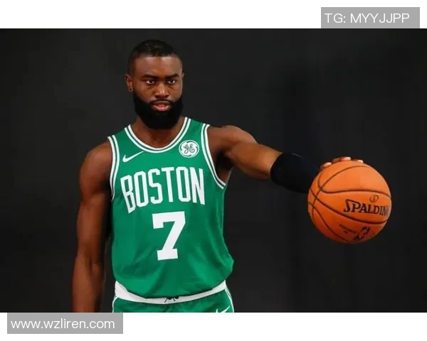 扛起进攻!杰伦·布朗三节23中14独得30分外加5板 扛起进攻!杰伦·布朗三节23中14独得30分外加5板